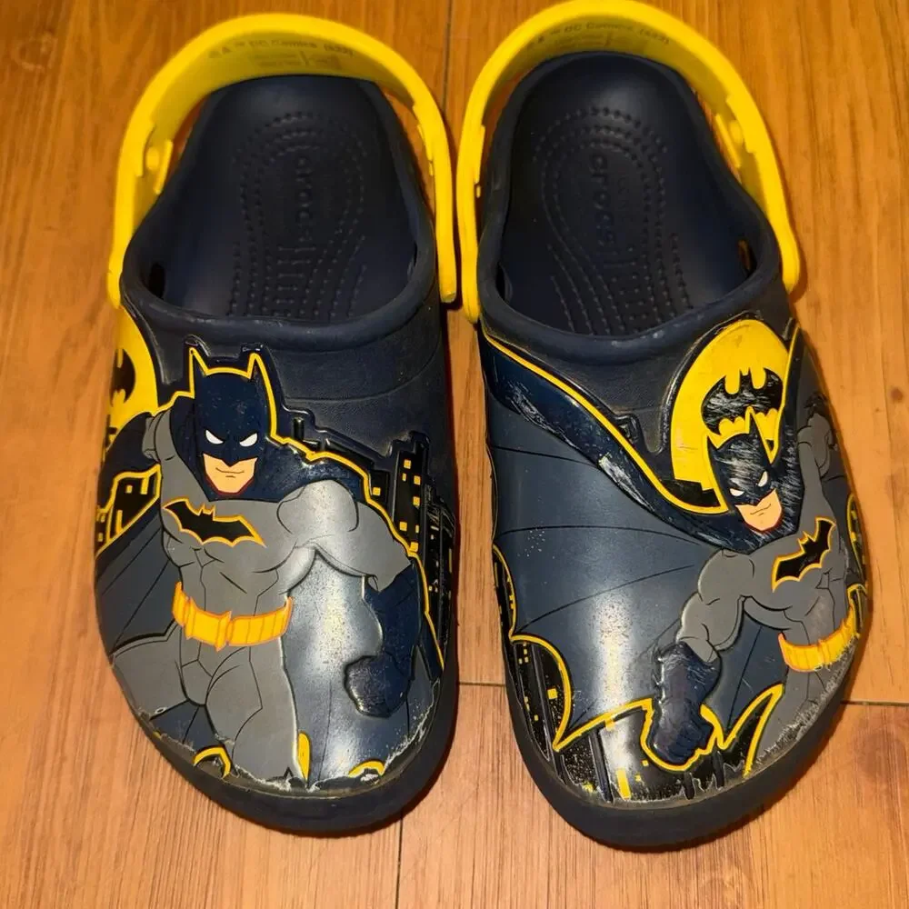 Crocs Batman Clogs Kids J3 Black Yellow DC Comics Slip-On Shoes